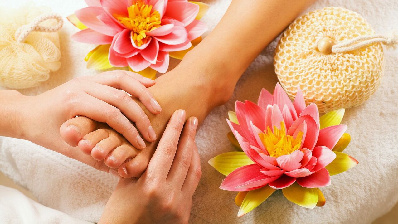 Traditional medicine in the treatment of fungi.